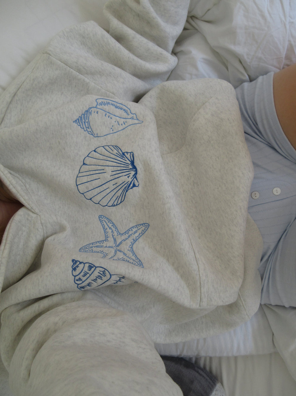 CLARIBEL | SEASHELL HOODIE